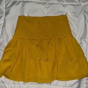 Yellow mini skirt with winching around waist
